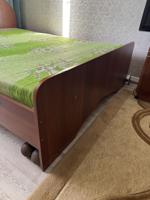 Срочно продаётся двуспальная кровать