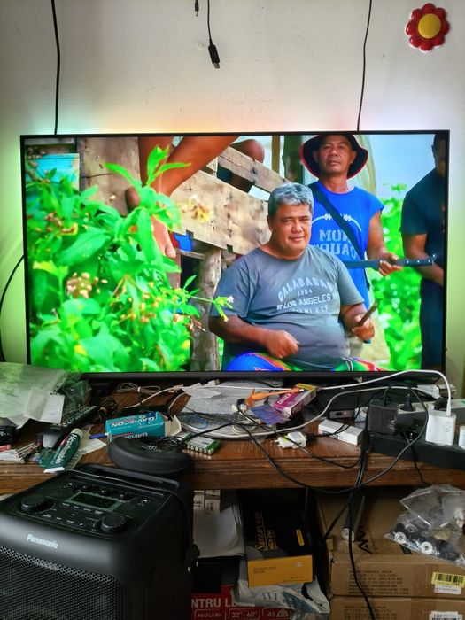 Tv SMART 82 cm TELEFUNKEN la cutie nu l am folosit