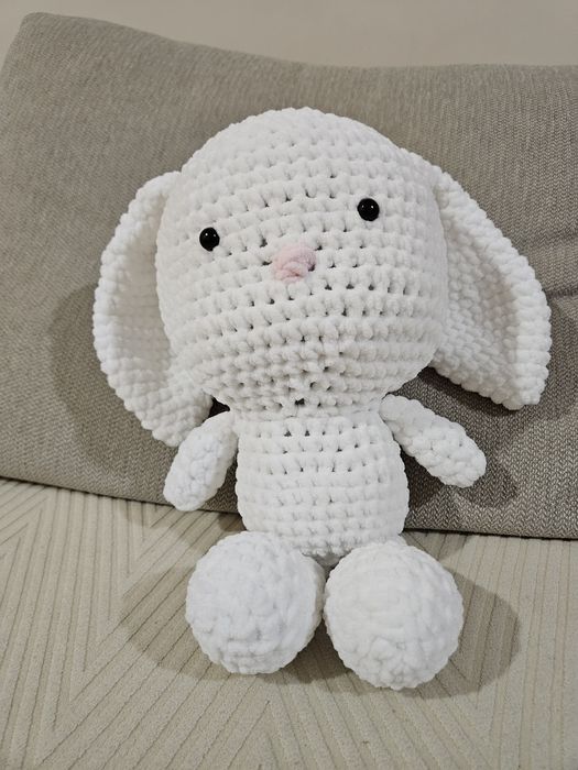 Плюшено зайче плетено на една кука