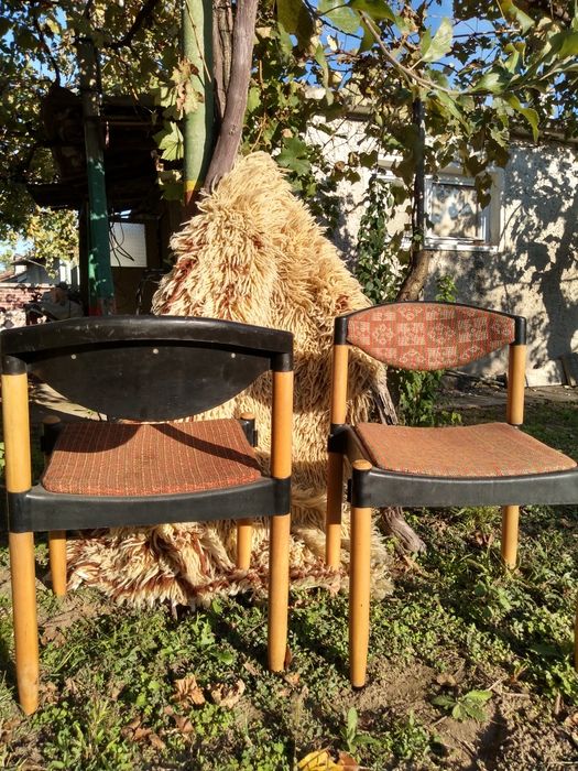 Губери 2 броя  Столове 6 броя