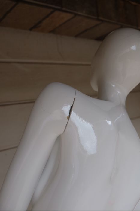 Пластмасов манекен бял гланц