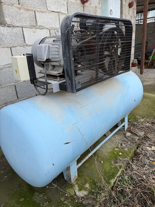 Продам Воздушный компрессор (поршневой)