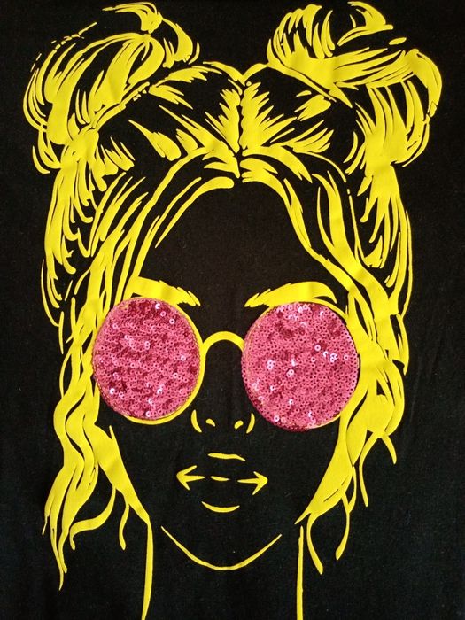 Продаю  модное платье для девочки. Цена смешная. Разм 146