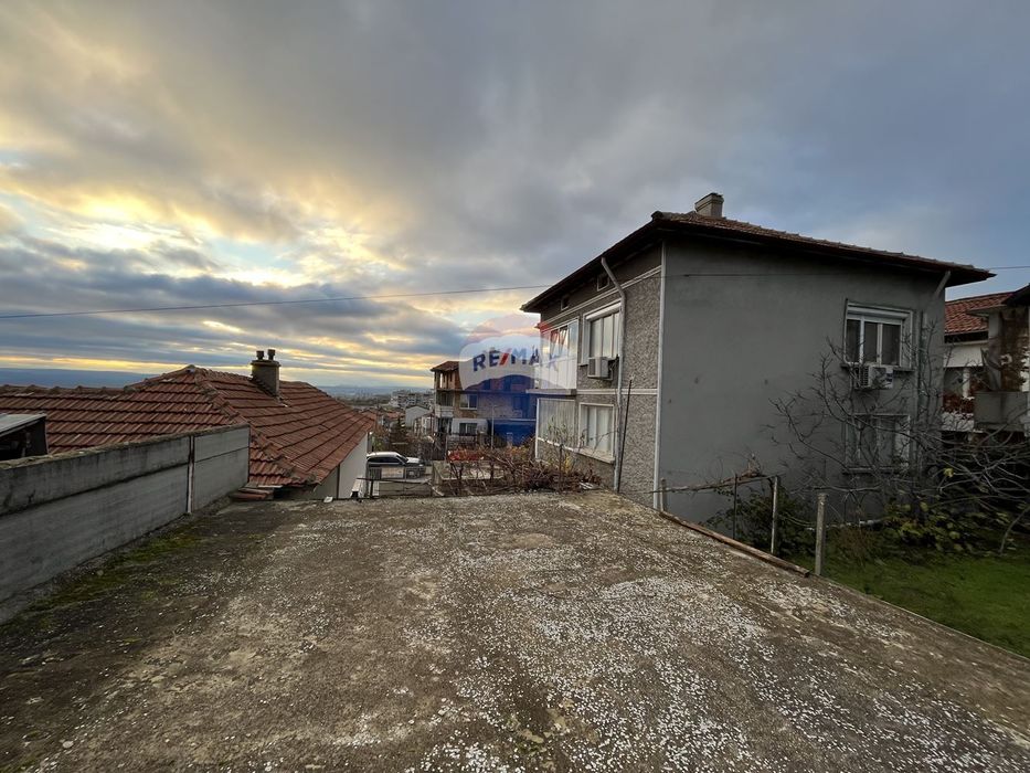 Триетажна къща, гр.Аксаково, обл. Варна ТМ