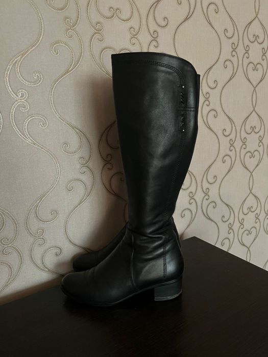 Продам демисезонные сапоги и ботинки