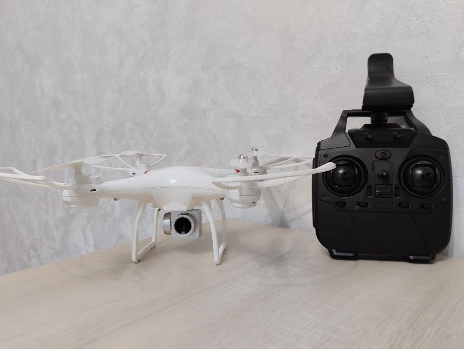 Продам квадрокоптер (дрон)