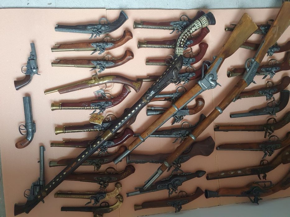 Pistoale,pusti panoplie etc