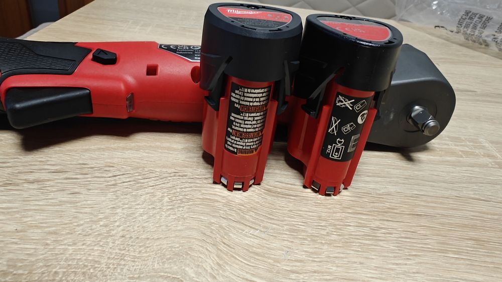 Impact unghiular m12 cap 3/8 acumulator de 2 ah inclus