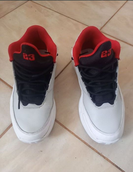 Adidași Jordan max aura 3 38