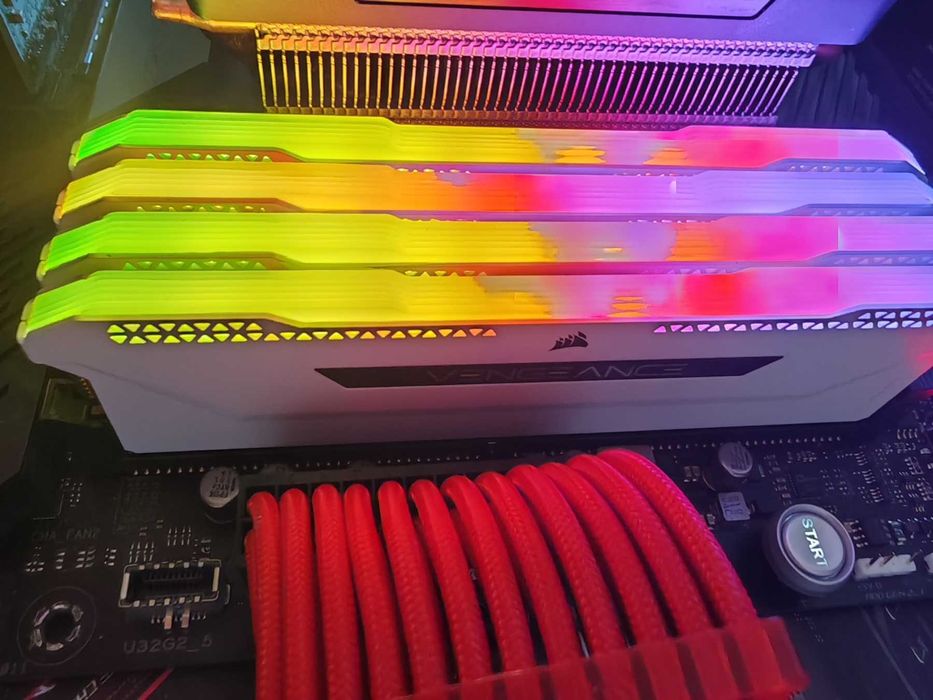 Рам памет Corsair Vengeance RGB PRO SL 4x8GB 32GB DDR4 3200Mhz