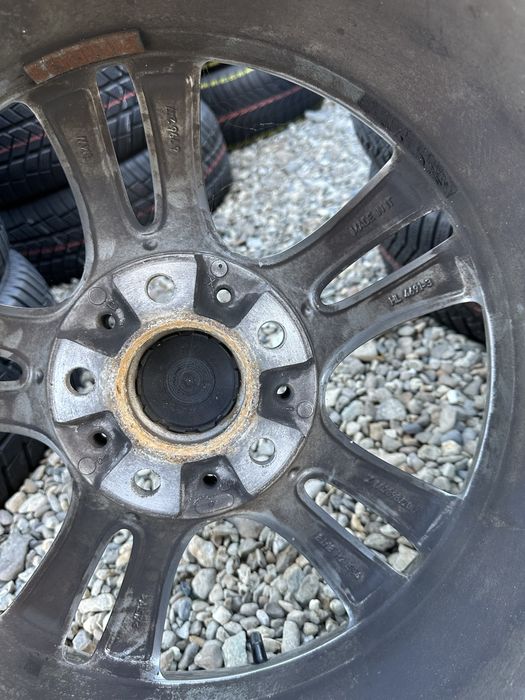 Vand jante pe 18 cu anvelope pirelli iarna 225-45-18