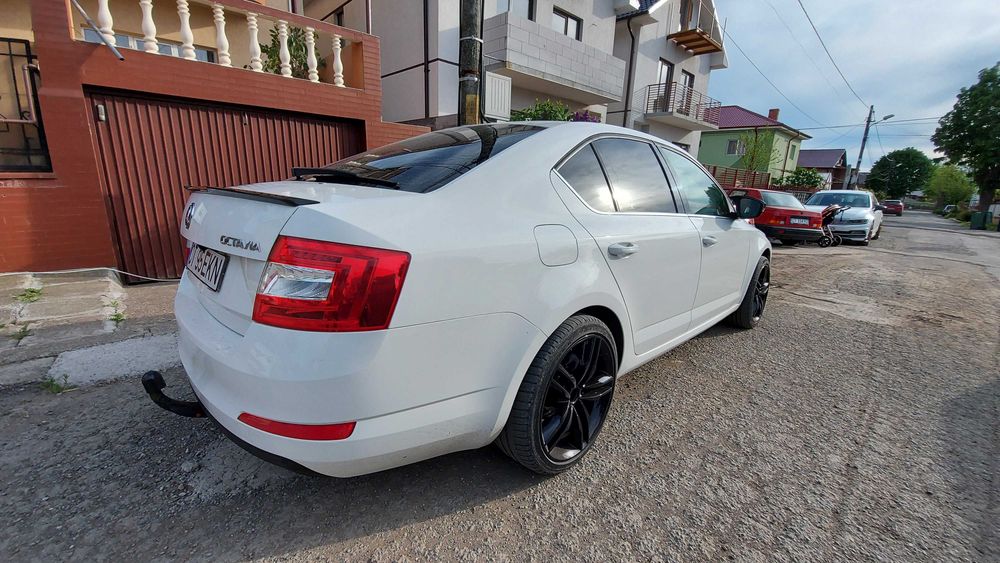 Eleron Portbagaj - Skoda Octavia 3 M4 Design Negru Lucios