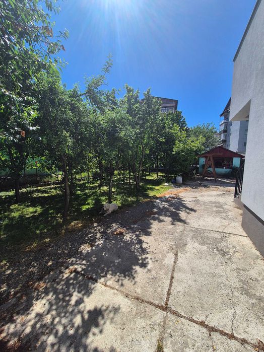 Casa si teren  de vânzare