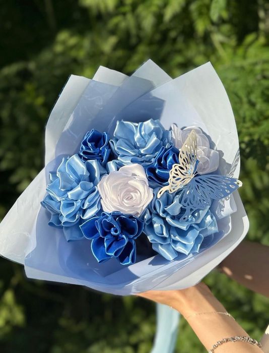 Букет от сатенени цветя