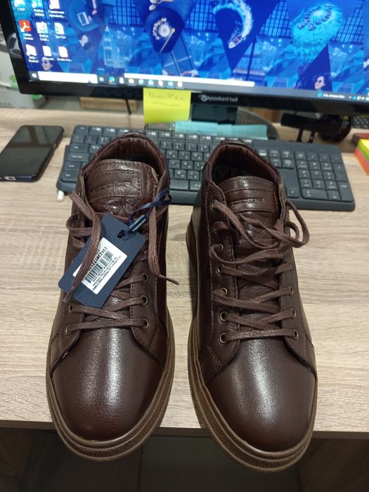 Продавам нови оригинални кецове ест кожа Теодор