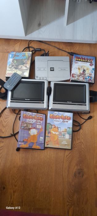 De vanzare DVD pentru tetiere auto