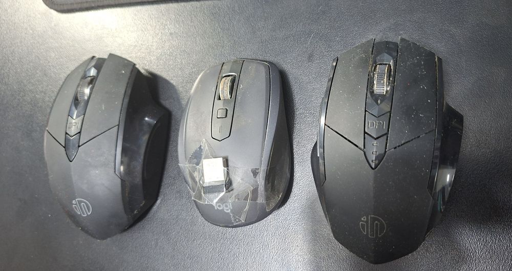 Vand 3 mouse uri wireless cu acumulator si micro usb