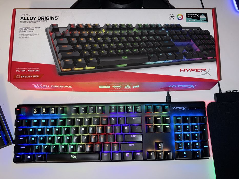 Продавам геймърска клавиатура HyperX Alloy Origins.