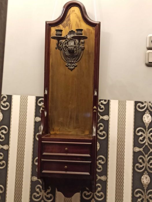 Шкаф за коридор със свещник