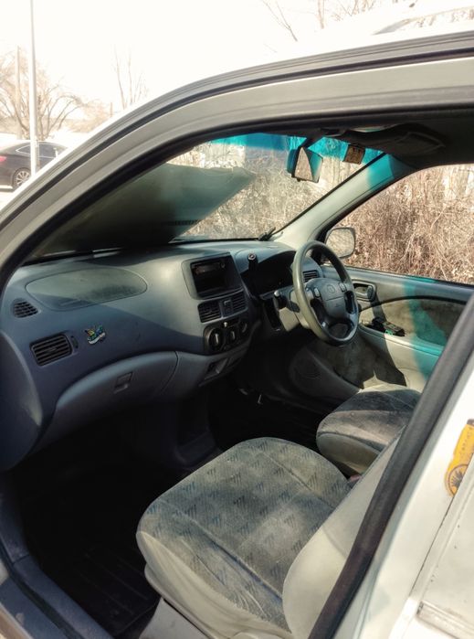 Продам машину Toyota Raum