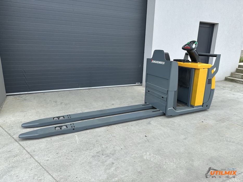 Liza transpalet electric Jungheinrich ECE 225 lungime furci 2,4 m