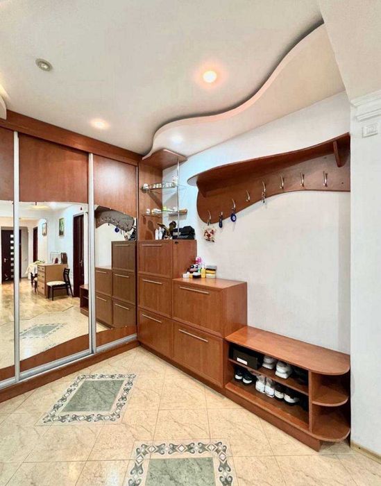 Банковская квартира на Ойбек 5/7/9 площадь 182м2, Шохмедцентр