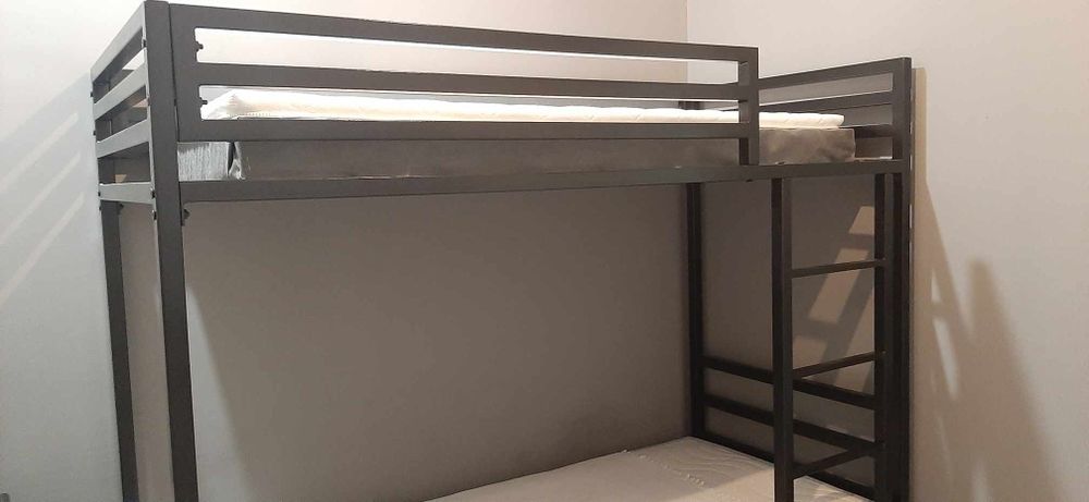 Ново метално двуетажно легло
