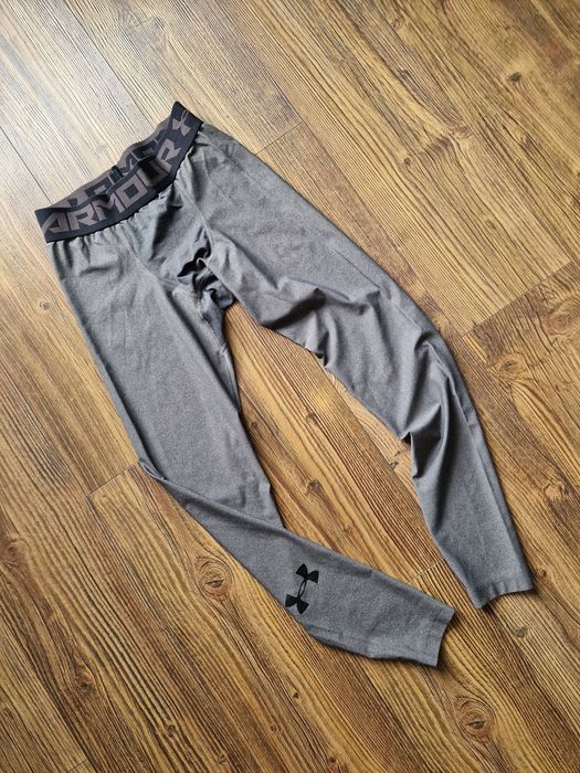 Страхотно мъжко спортно долнище клин UNDER ARMOUR размер M