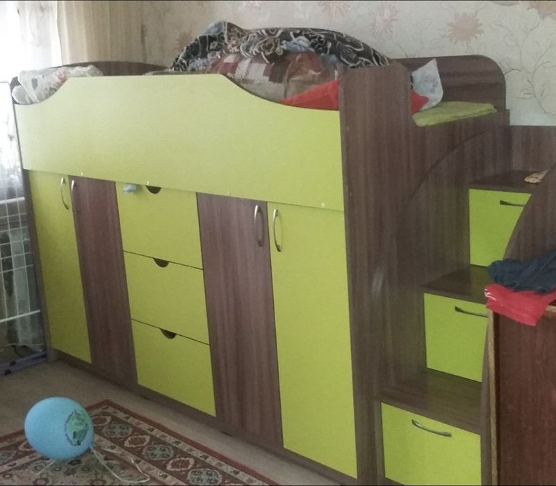 Продам кровать чердак.