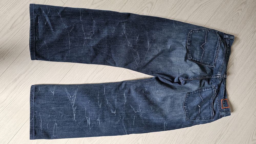 Джинсы Hugo Boss