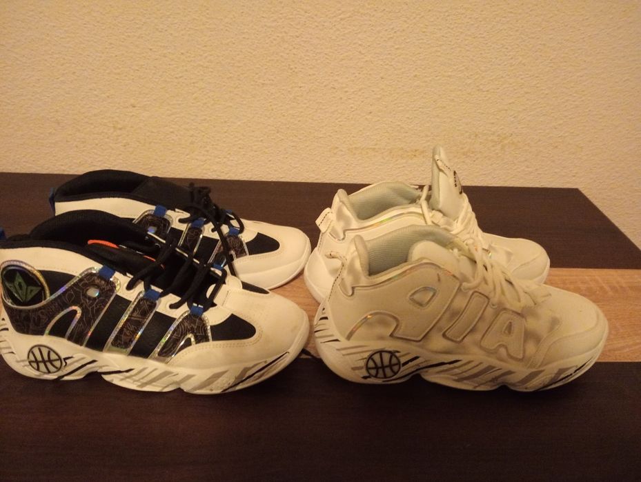 Adidași băieți  2 perechi se vând separat