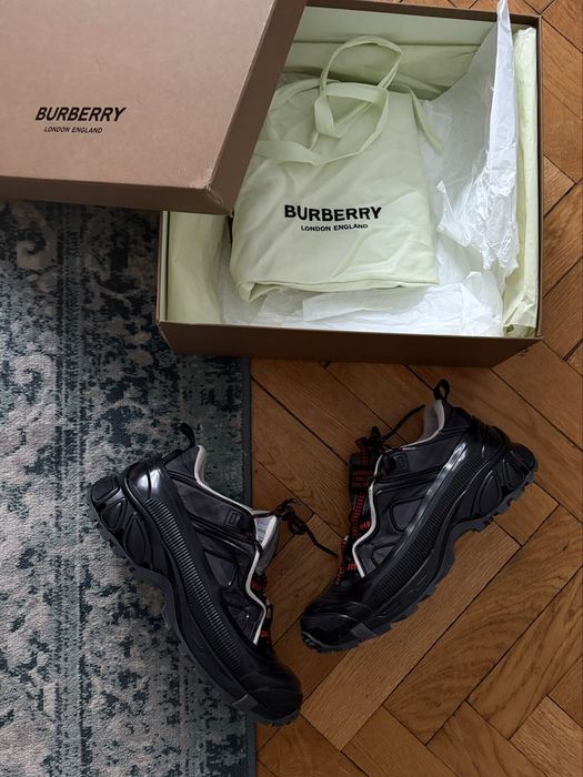 Burberry Arthur 43