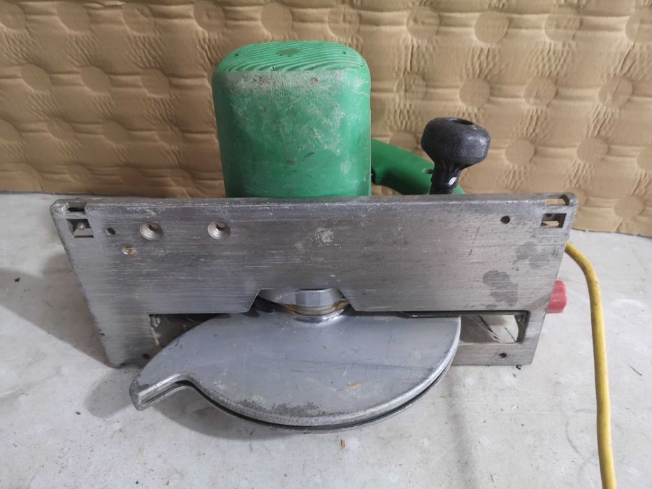 Ръчен циркуляр - Hitachi 1670W \ 110V