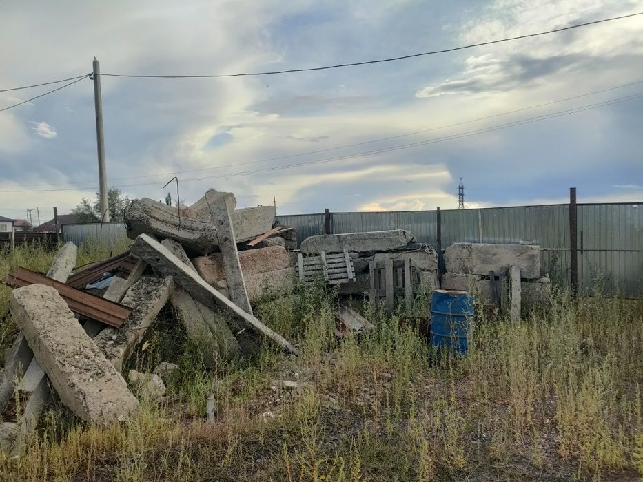 Участок с времянкой