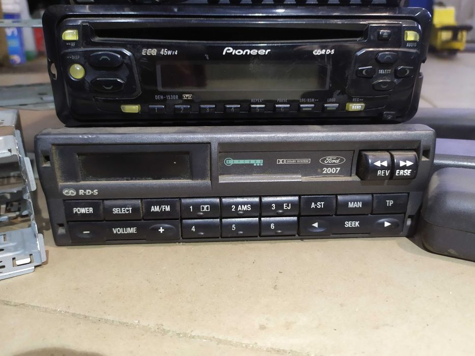 Авто CD-та с падащи панели.