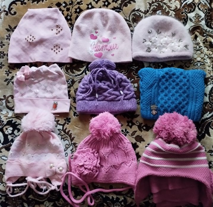 Продам шапки на девочку