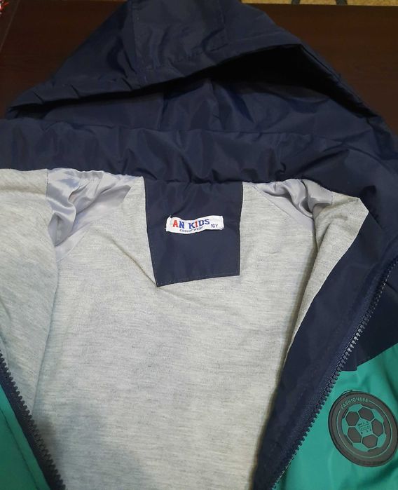 Geaca baieti pentru varsta de 13-14 ani.