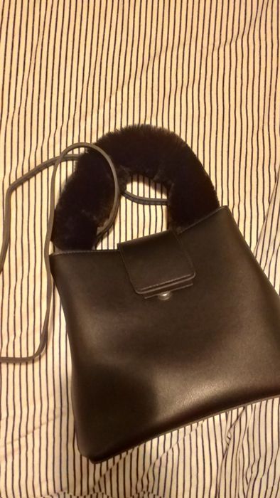 Poseta eleganta din piele neagra