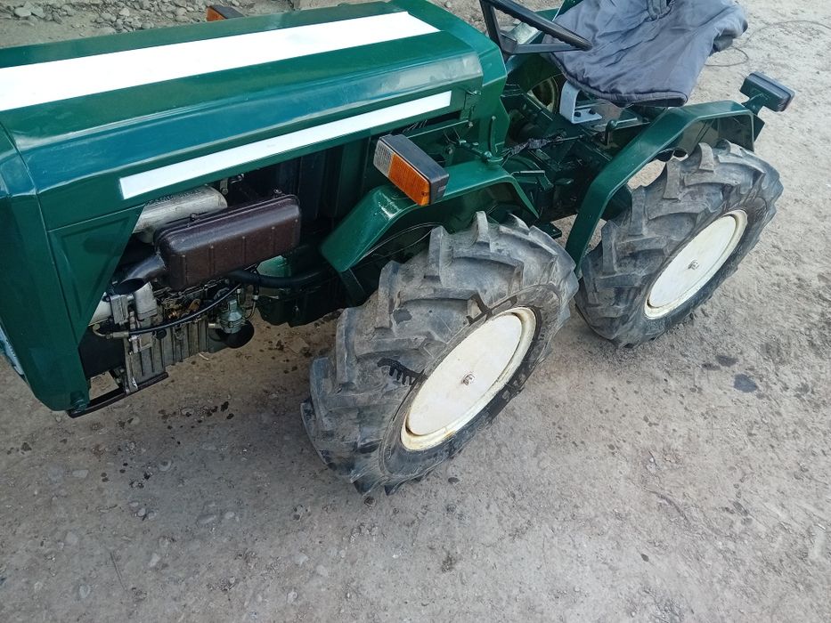 Tractor ferrari 75 articulat