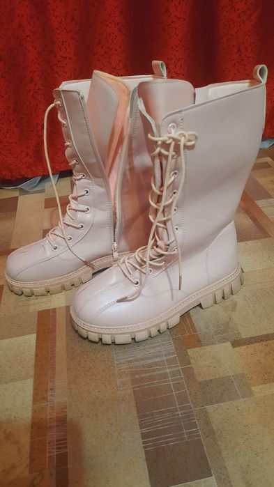 Продам совершенно новый осенний сапоги