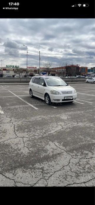 Продам машину Toyota Ipsum 2003 года