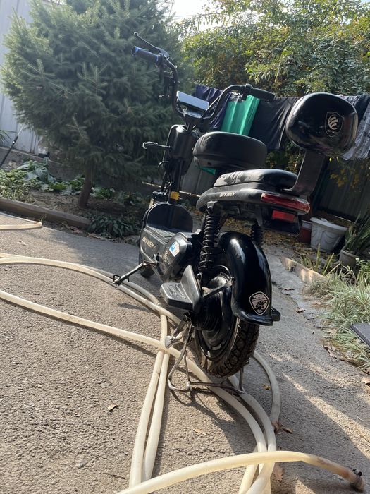 Скутер новый почти