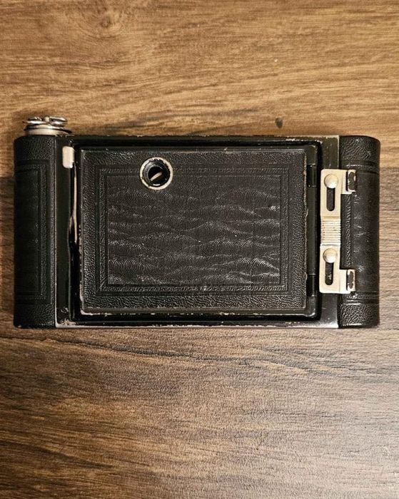 Vintage Camera | Kodak - Vest Pocket Model B (1925-1934)
