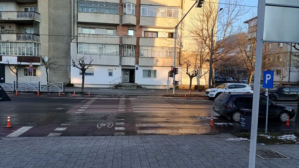 Apartament 3 camere decomandat etaj 2 langa Scoala nr 2 din Moinesti