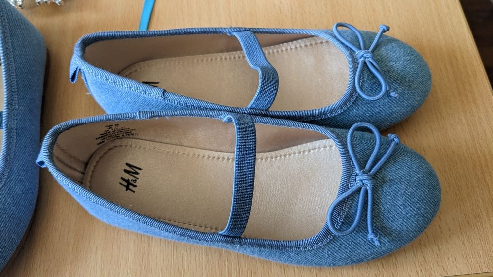 Vand pantofi H&M, noi, tip balerini, masurile  27, 28