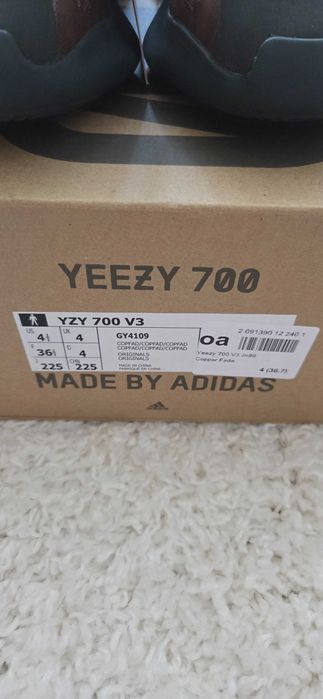 Adidas Yeezy 700 V3,originali,marimea 36 2/3,maro cu portocaliu,noi,cu eticheta