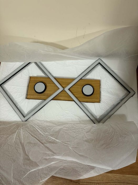 Стилен.   плафон