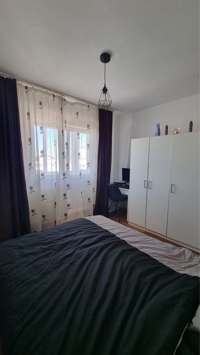 Inchiriez camera in apartament cu 3 camere