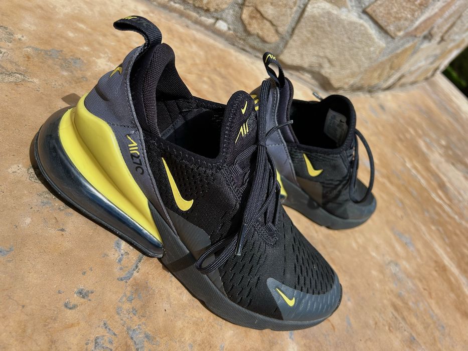 Nike Air Max 270.