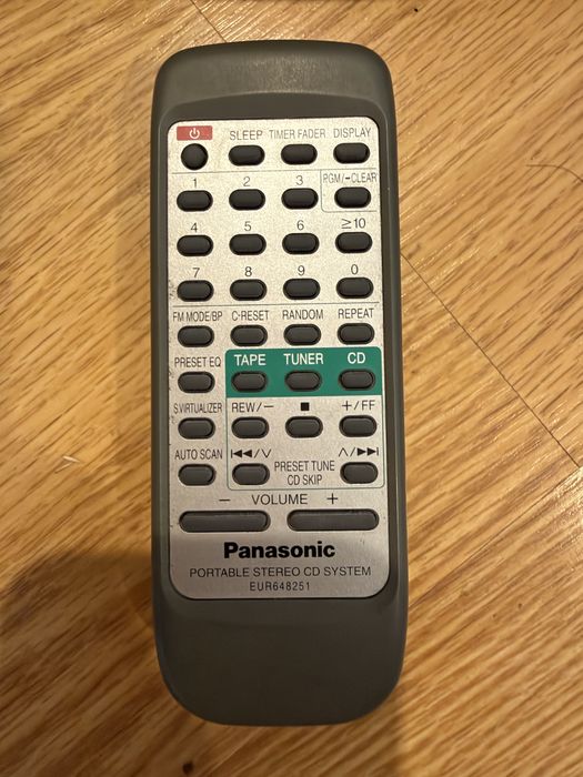 Panasonic - radiocasetofon cu CD si telecomanda